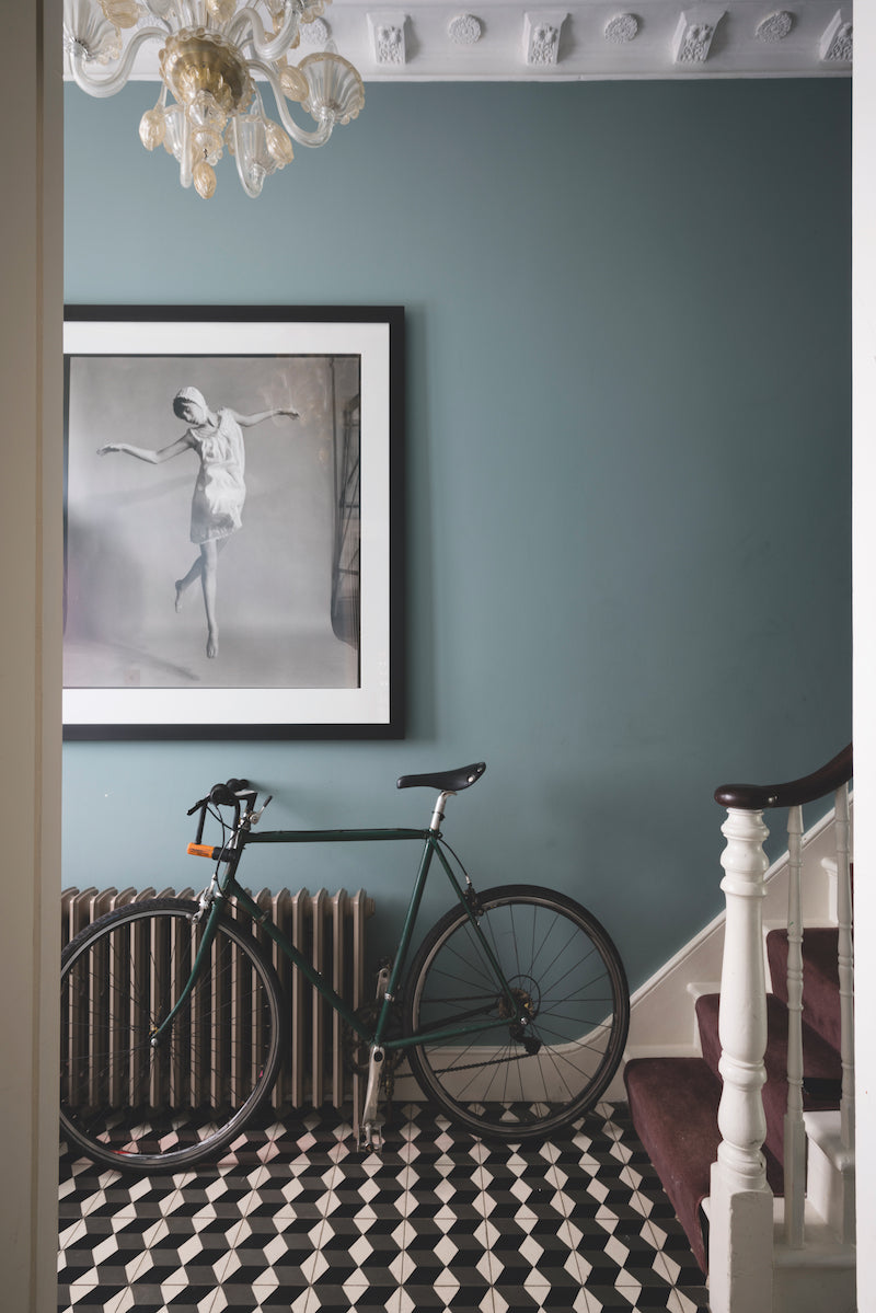 Oval Room Blue No. 85